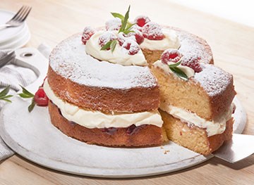 Simple Raspberry Victoria Sponge